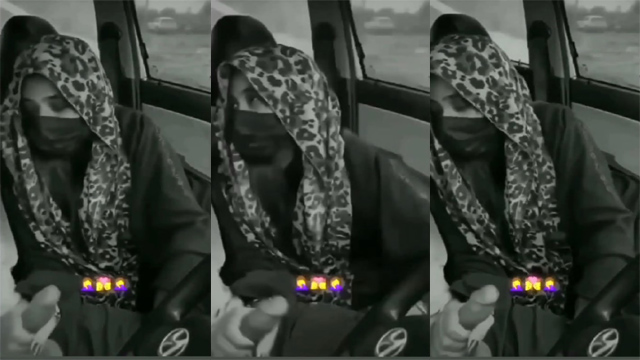 Muslim Hijabi Babe Giving – Handjob To Lover In Car