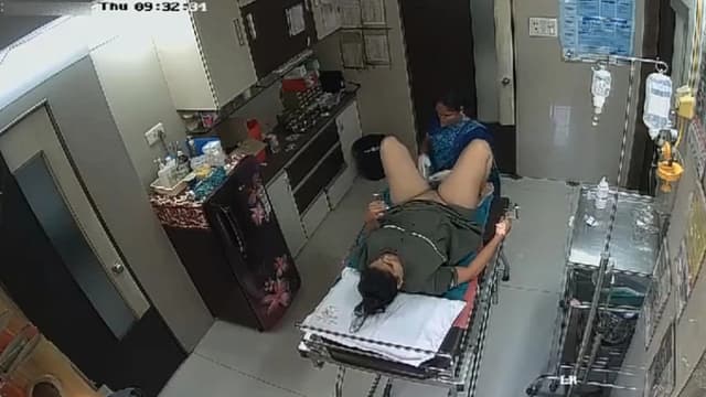 Desi Bhabhi In Clinic House-Keeper Shaving Her Pussy – hindixxxsite videos