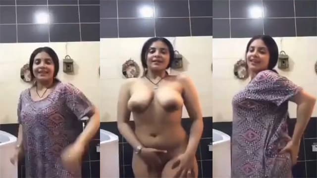 Video call – Friend’s sexy mother shows her pussy on video hd