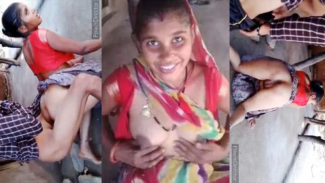 Horny Village Bhabhi Outdoor Sex With Dudhwala